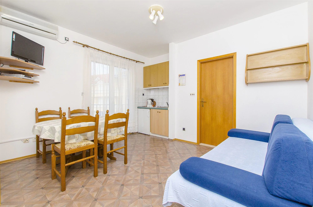 Apartments And Rooms Iva