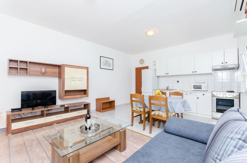 Apartments And Rooms Iva