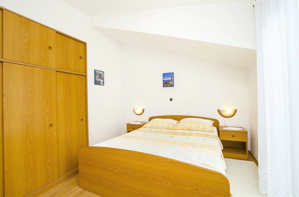 Apartments And Rooms Iva