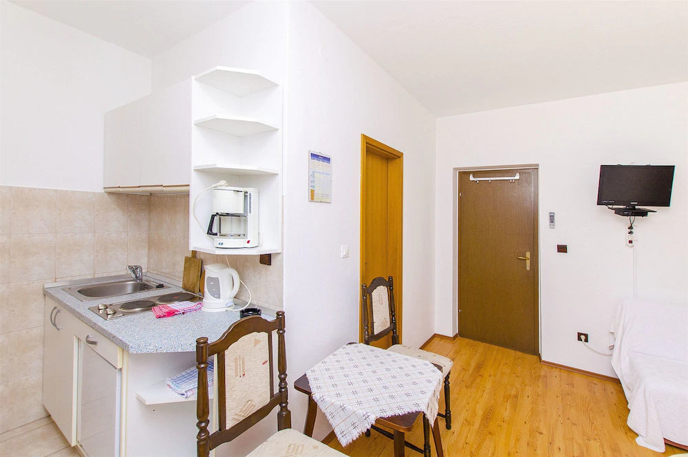 Apartments And Rooms Iva