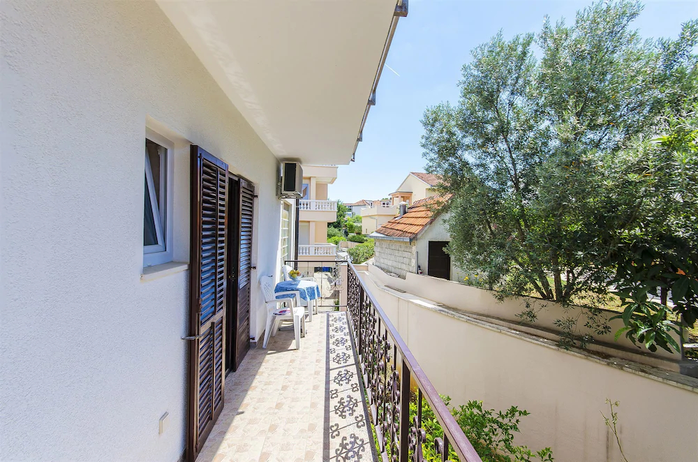 Apartments And Rooms Iva