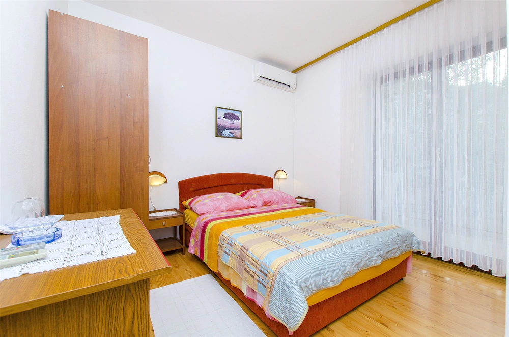 Apartments And Rooms Iva