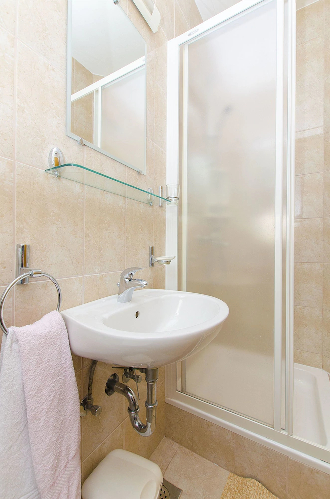 Apartments And Rooms Iva