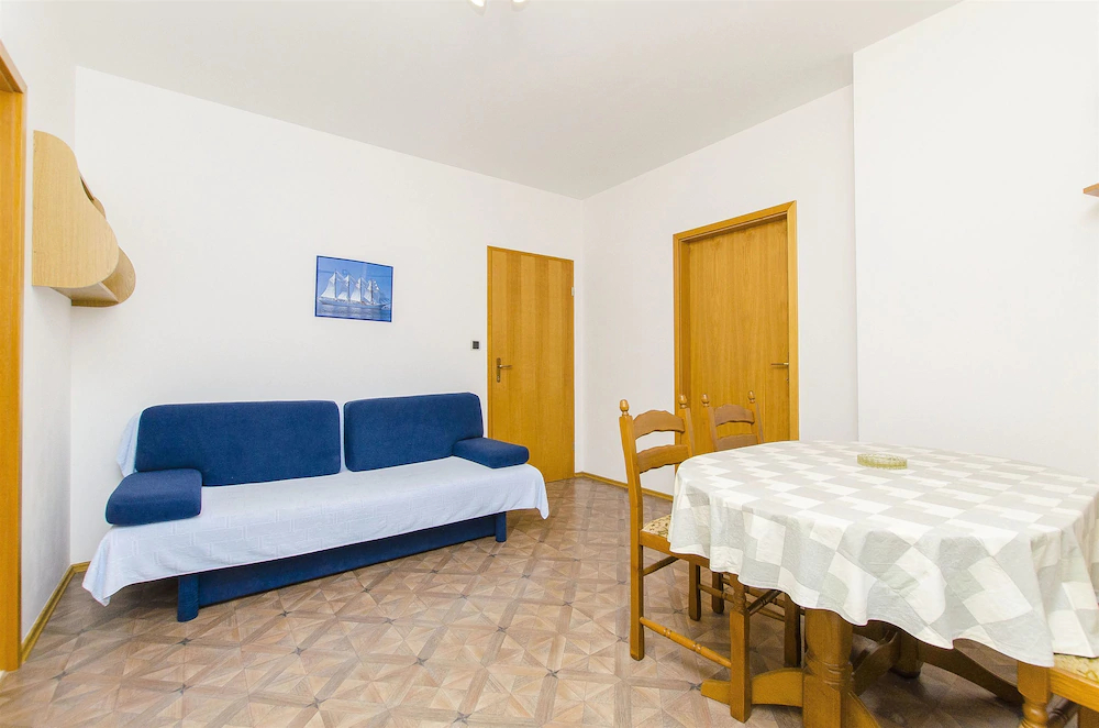 Apartments And Rooms Iva