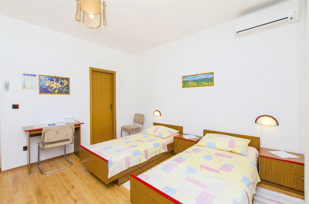 Apartments And Rooms Iva