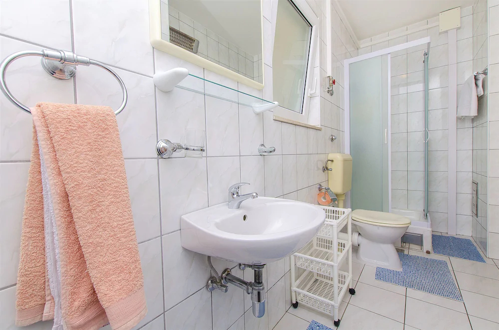 Apartments And Rooms Iva