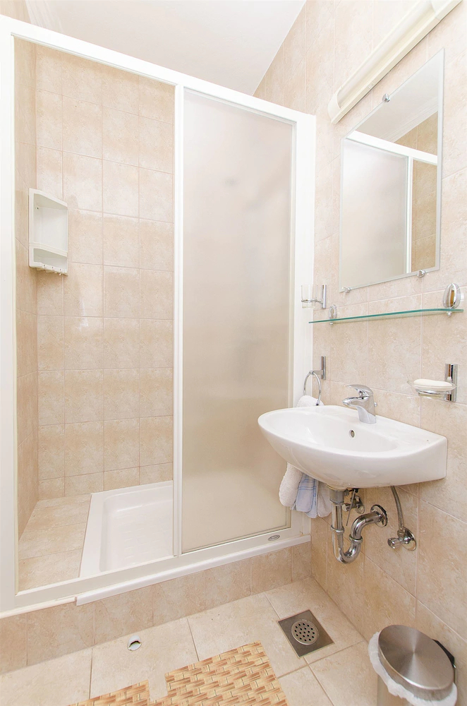 Apartments And Rooms Iva