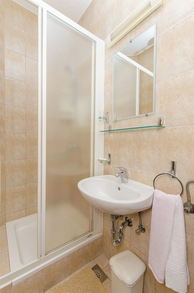 Apartments And Rooms Iva