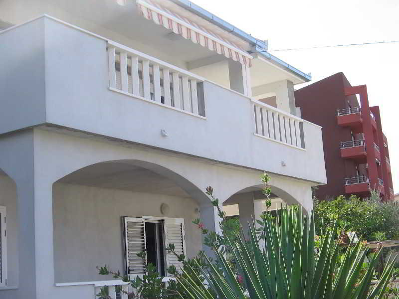 Apartments Bareta