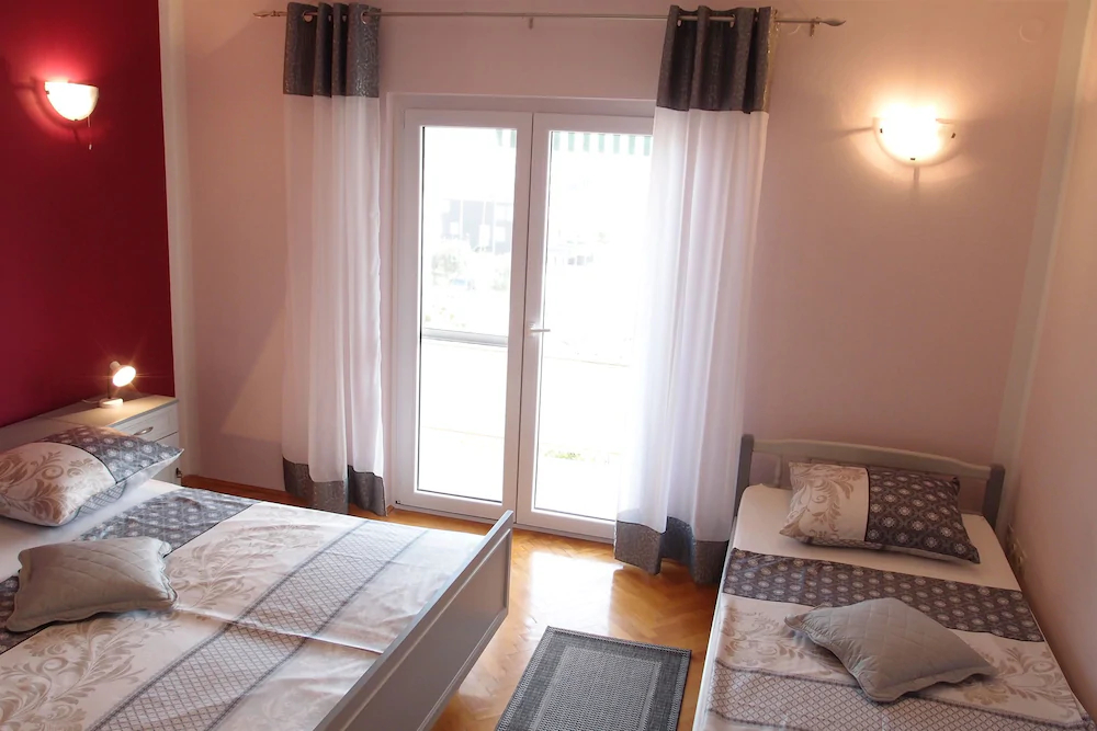 Apartments Mira