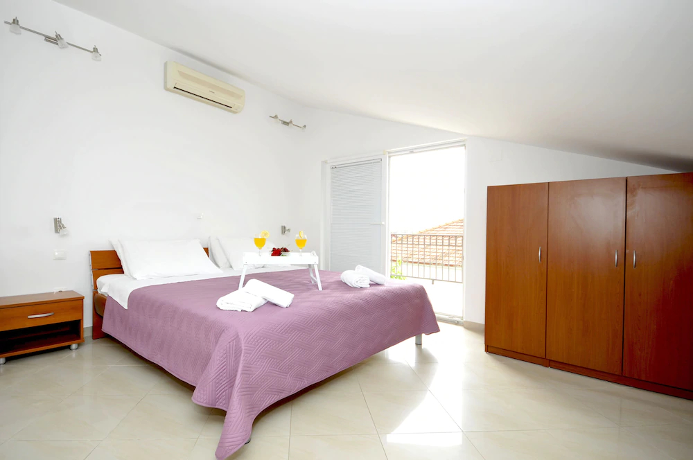 Apartments Roza