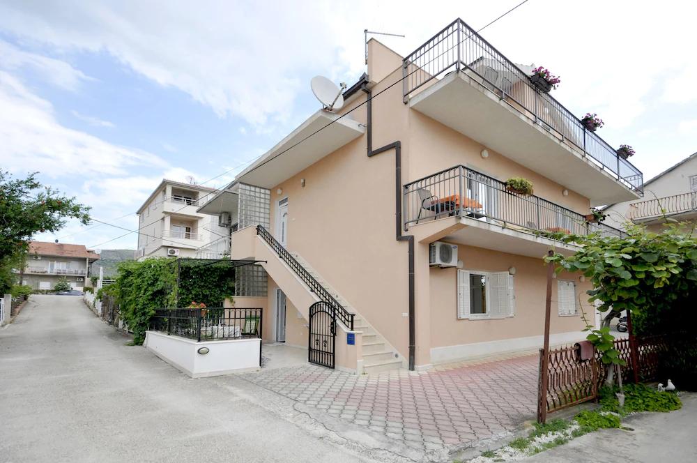 Apartments Roza