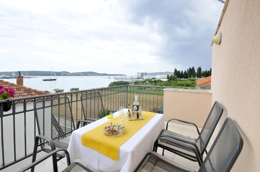 Apartments Roza