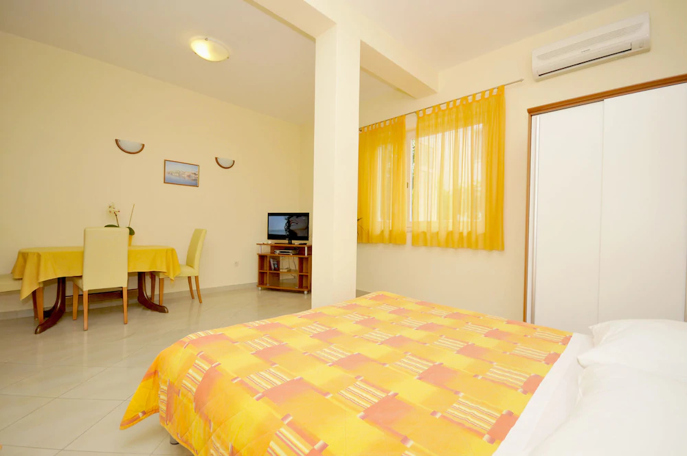 Apartments Roza