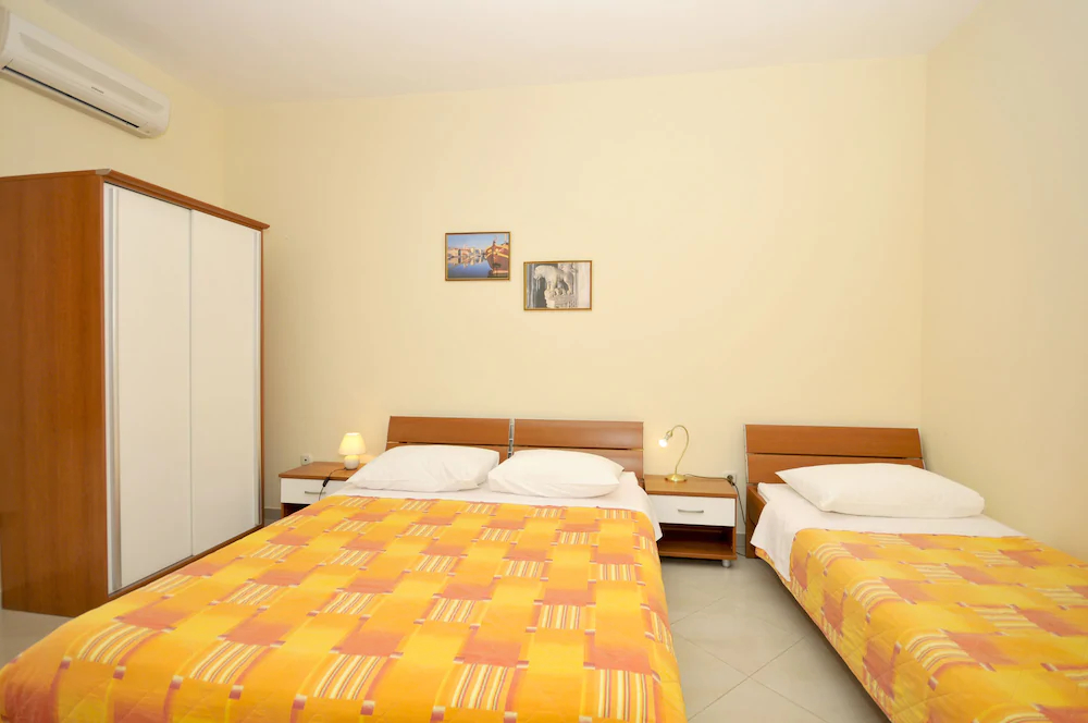 Apartments Roza
