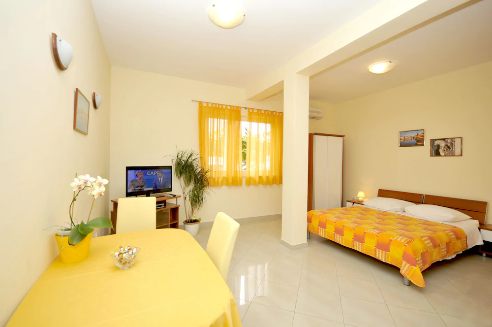 Apartments Roza