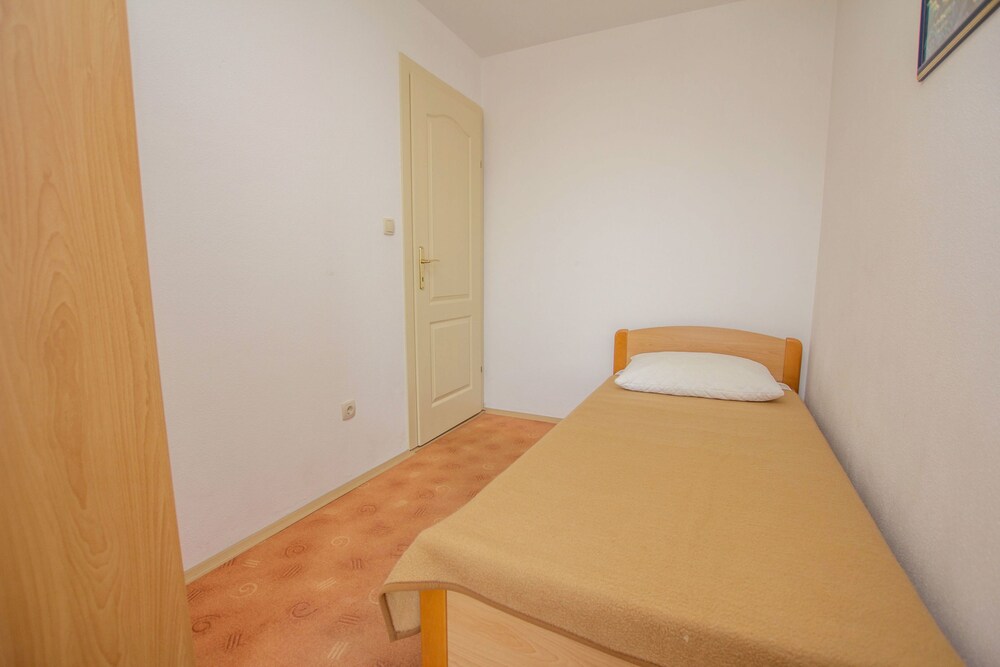 Apartments Vrlika