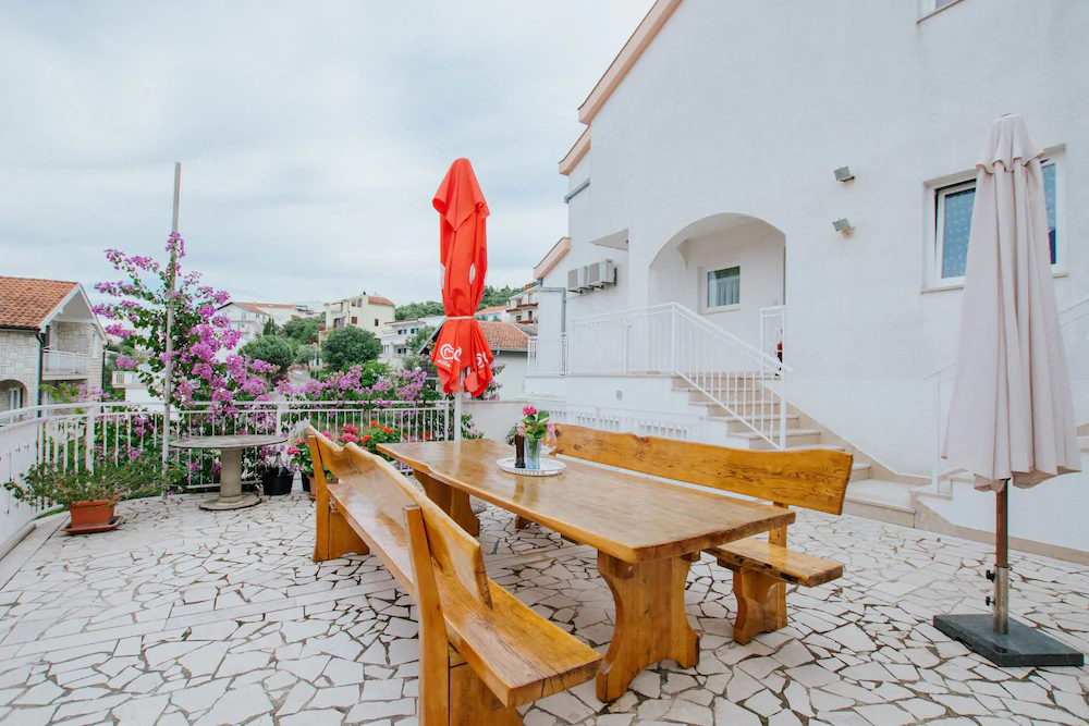 Apartments Vrlika