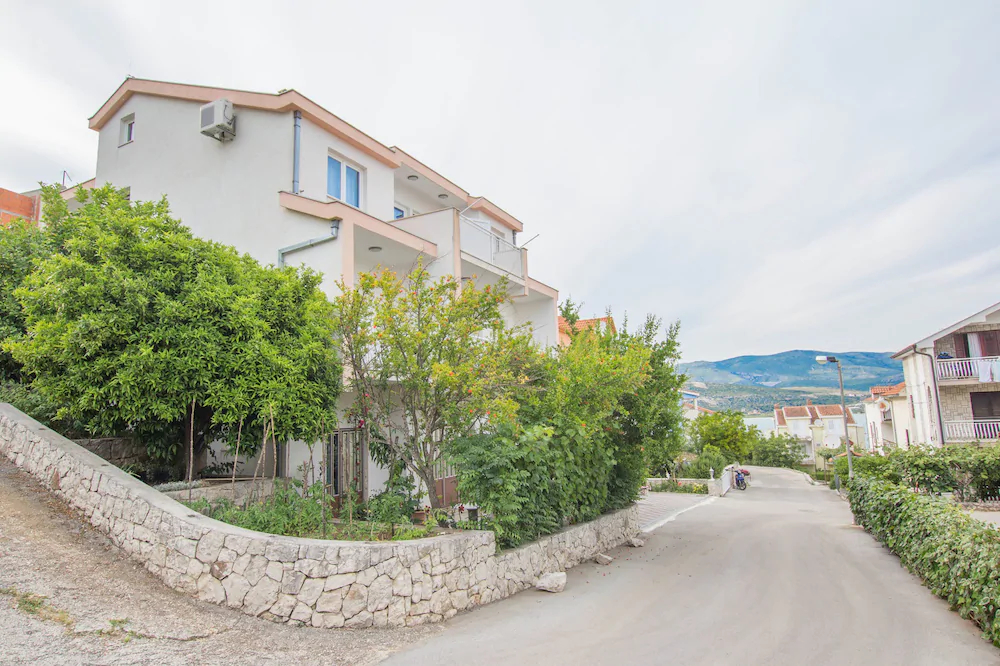 Apartments Vrlika