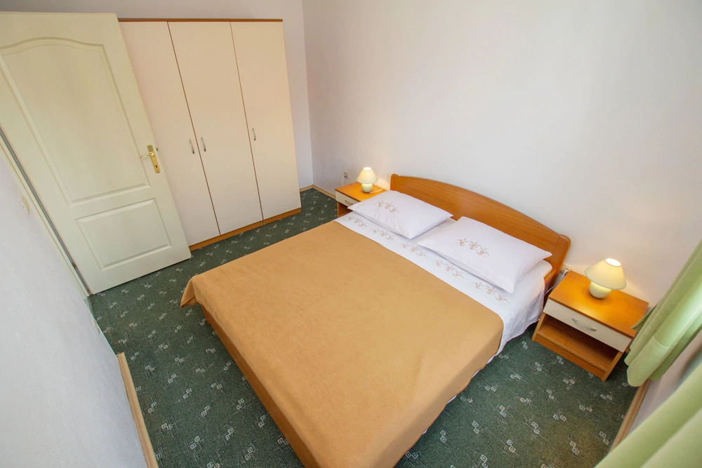 Apartments Vrlika