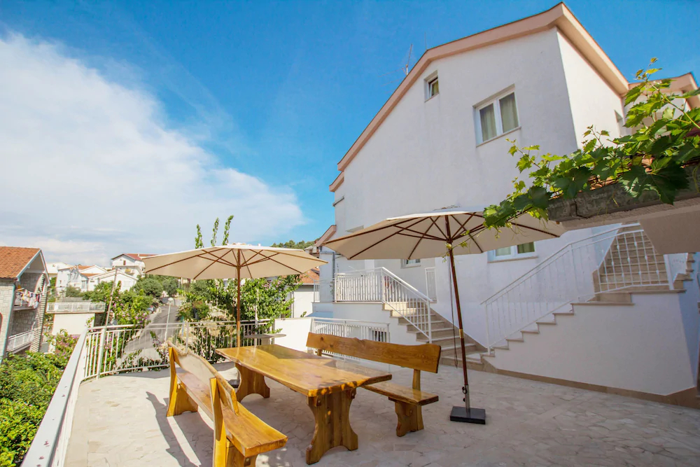 Apartments Vrlika