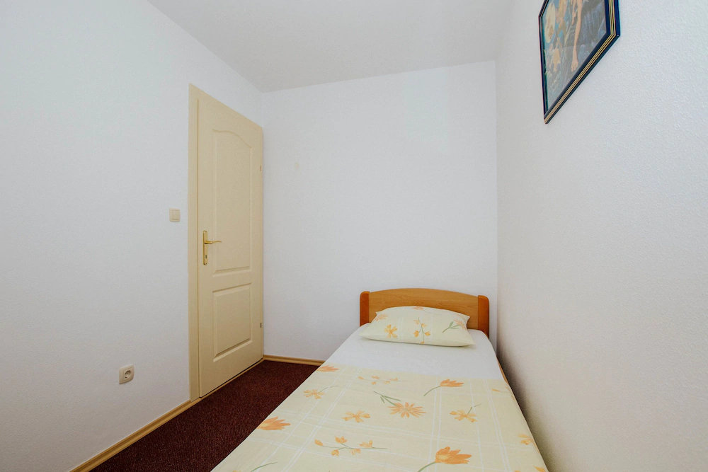 Apartments Vrlika