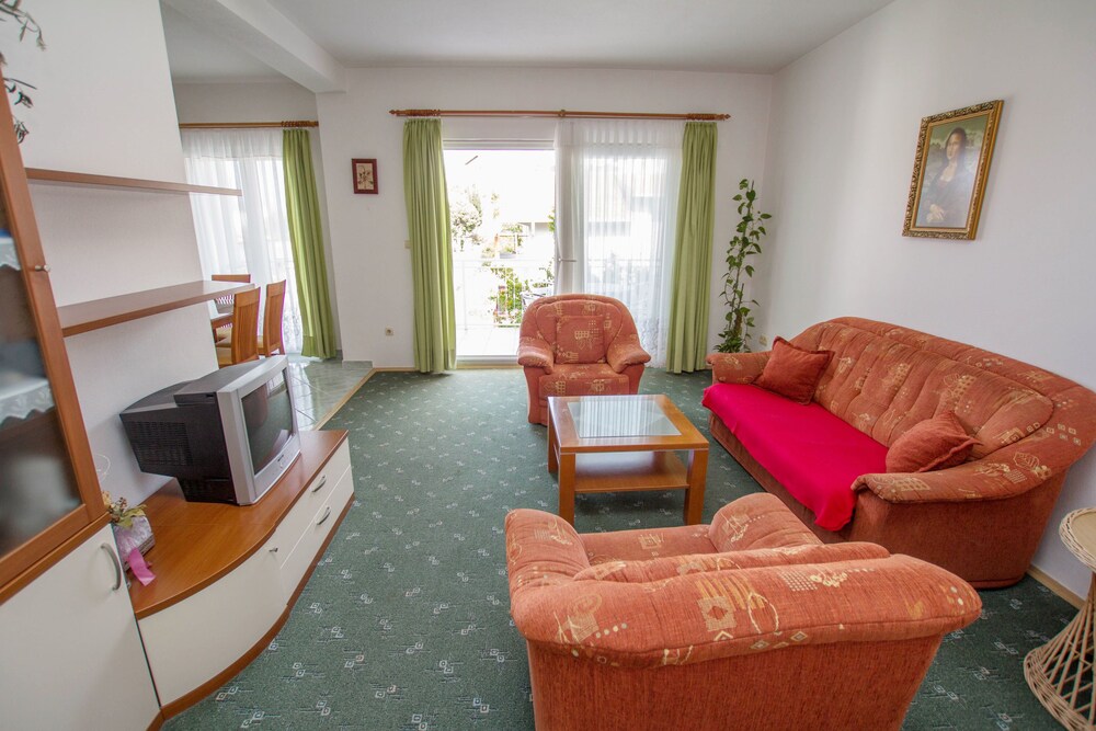 Apartments Vrlika