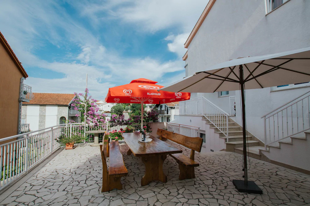 Apartments Vrlika