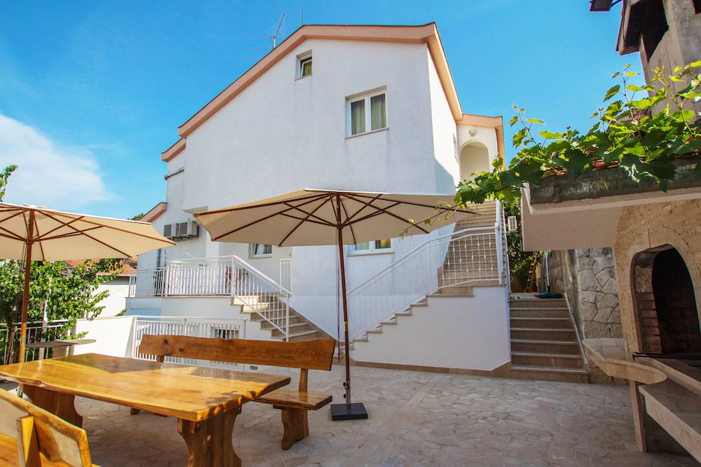 Apartments Vrlika