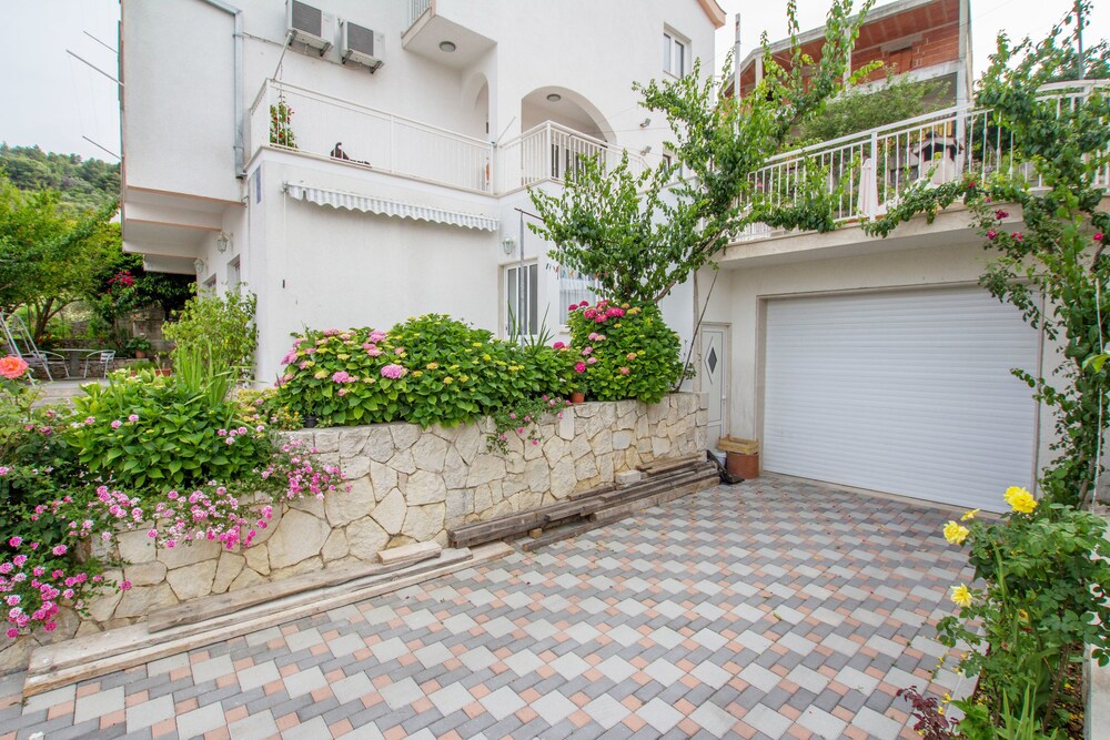 Apartments Vrlika