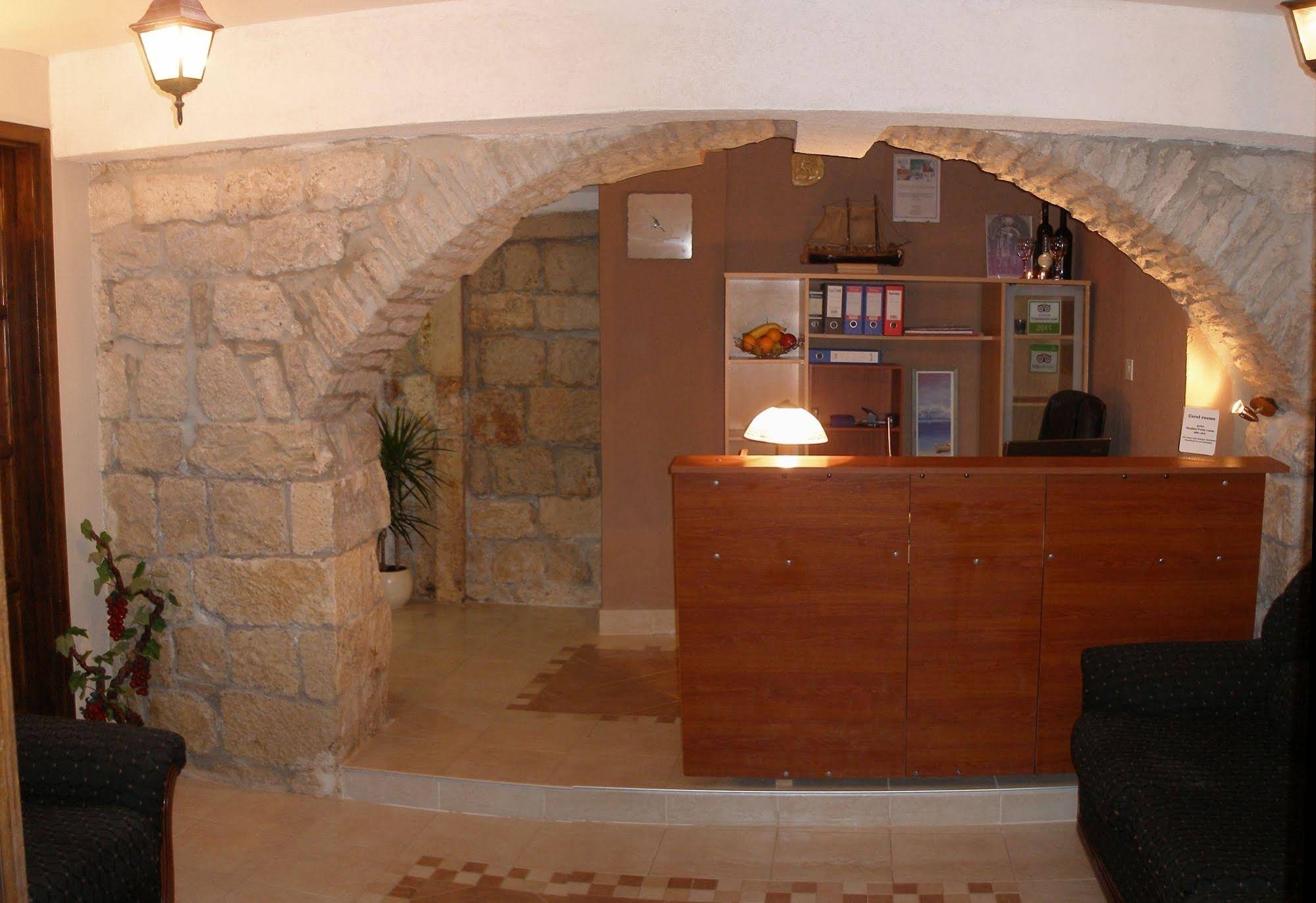 Carol Rooms Guesthouse