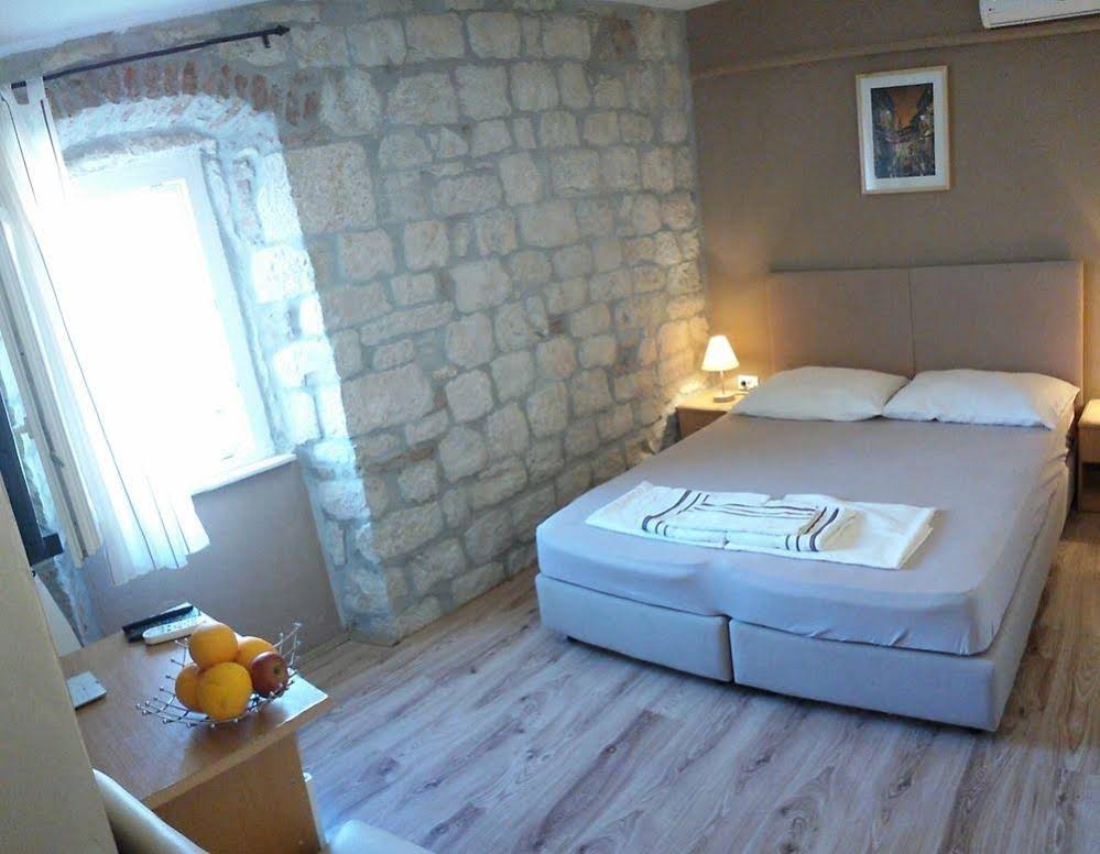 Carol Rooms Guesthouse