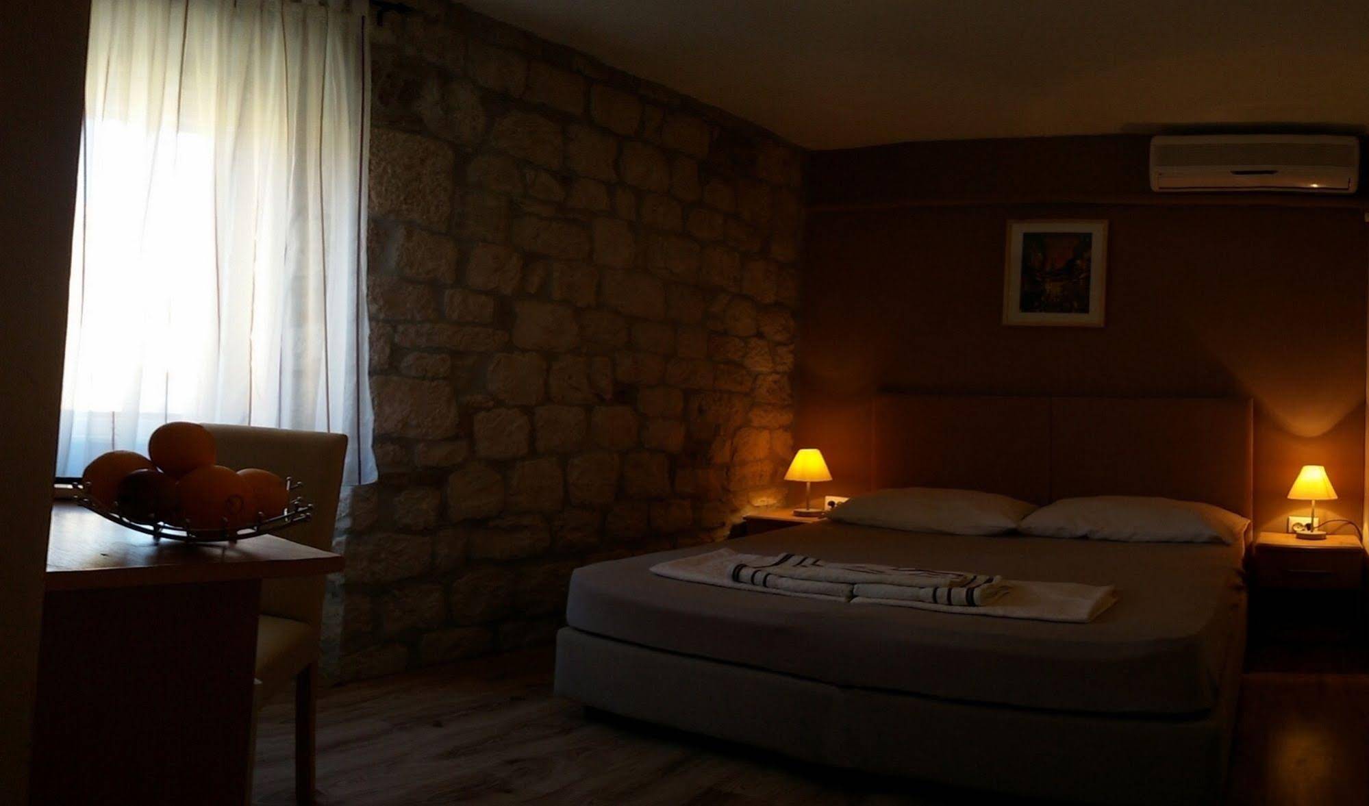 Carol Rooms Guesthouse