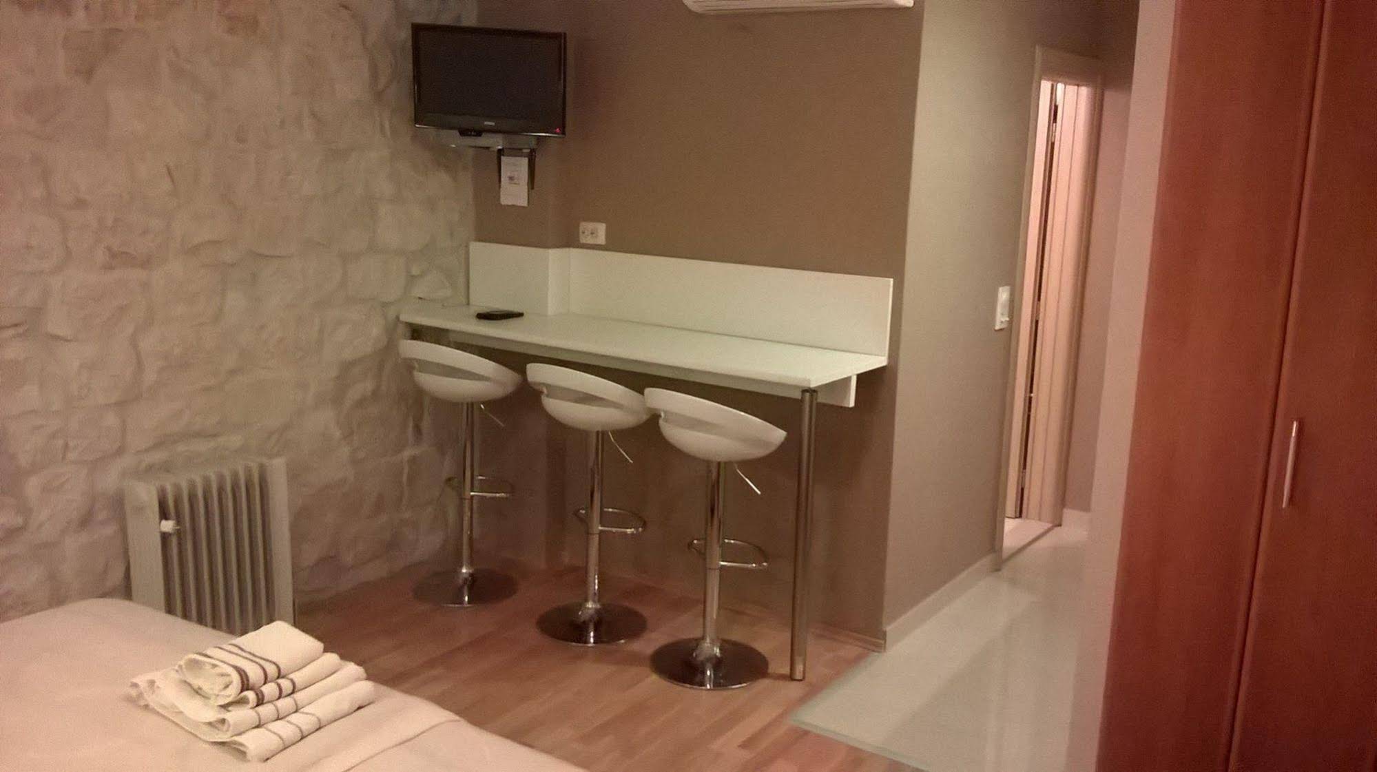 Carol Rooms Guesthouse