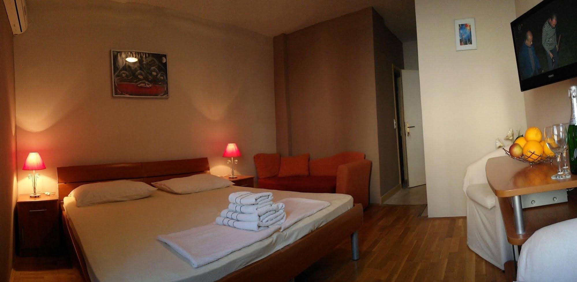 Carol Rooms Guesthouse