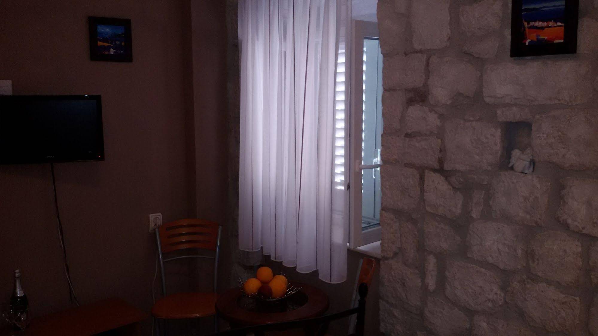 Carol Rooms Guesthouse