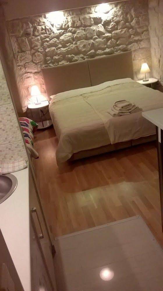 Carol Rooms Guesthouse