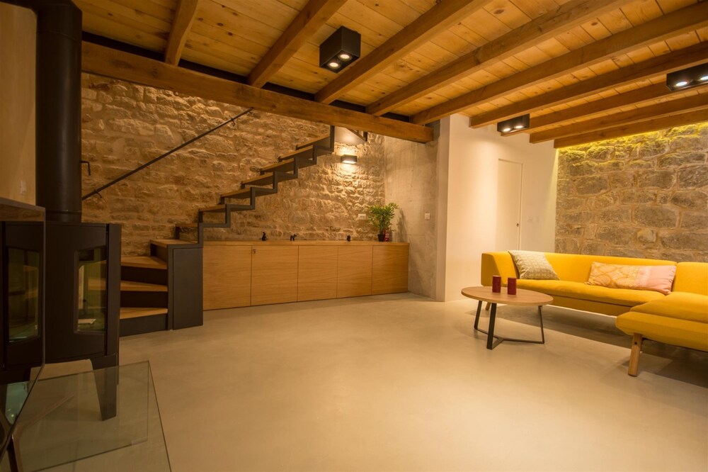 Casa Sepia