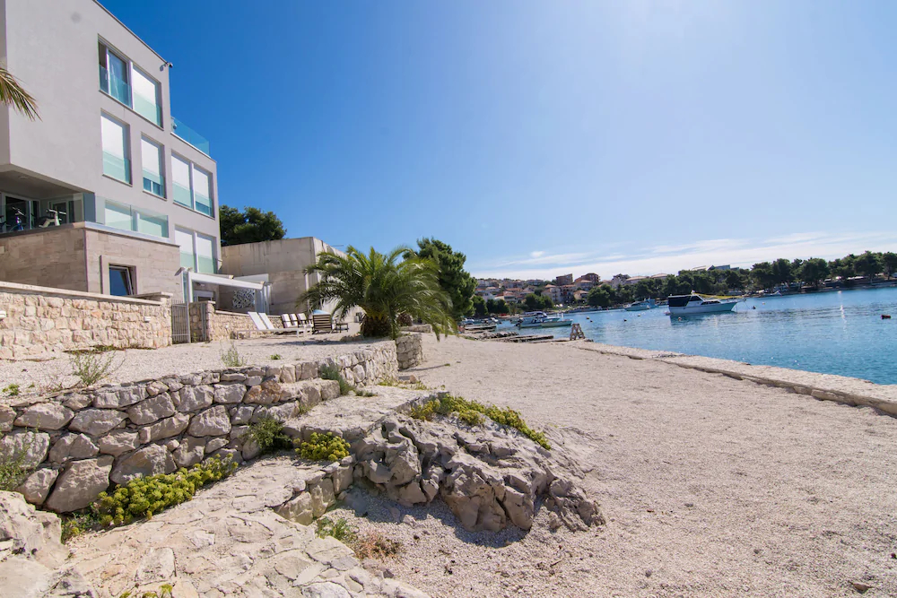 Livingstone Beach House