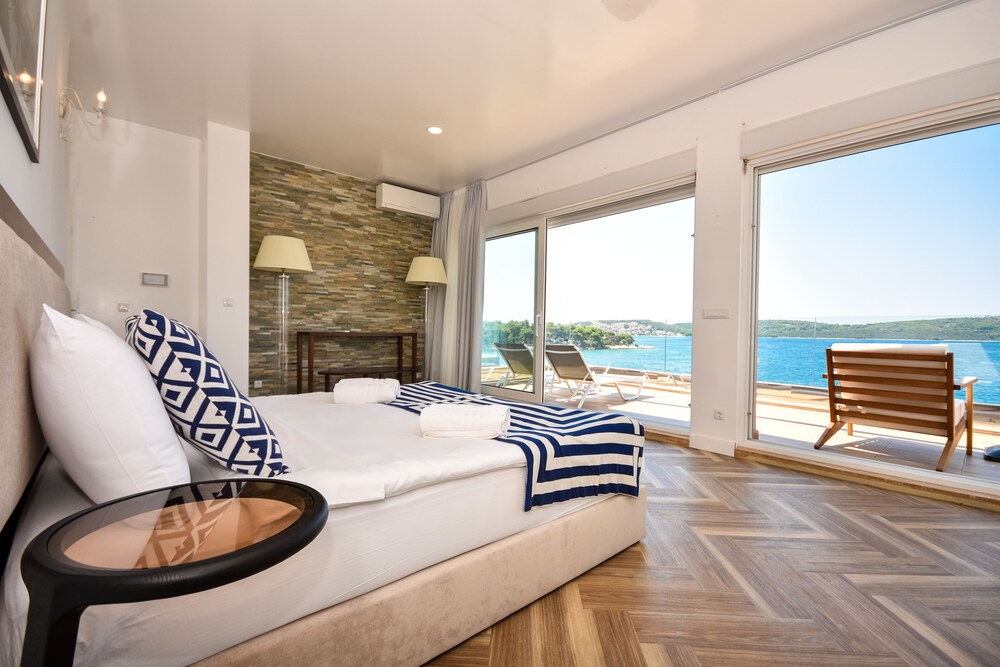 Livingstone Beach House