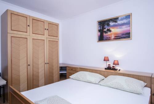 Radovcic Apartments and Rooms