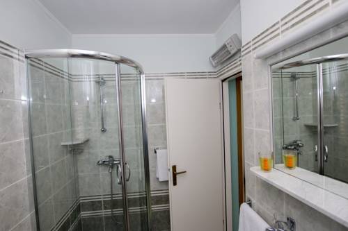 Radovcic Apartments and Rooms