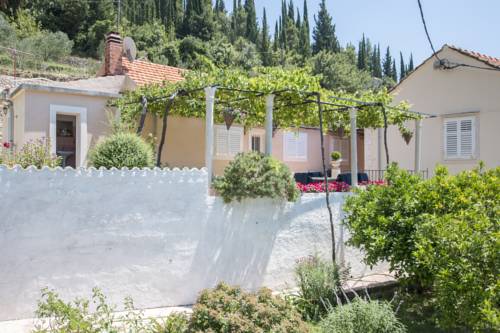 Radovcic Apartments and Rooms