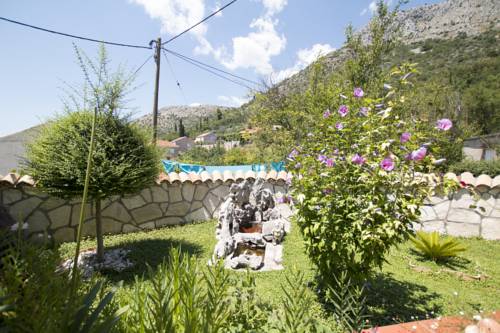 Radovcic Apartments and Rooms