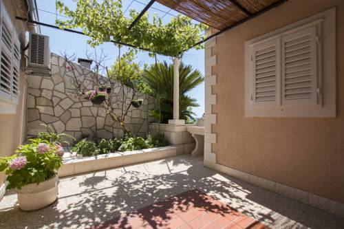 Radovcic Apartments and Rooms