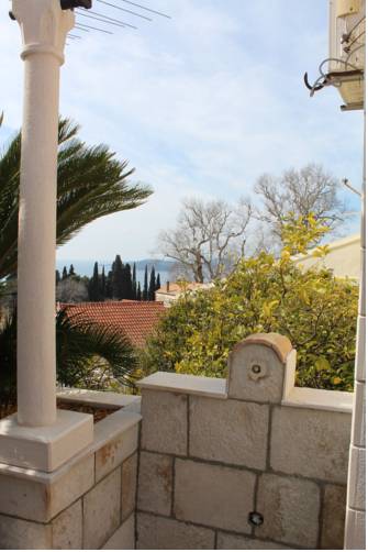 Radovcic Apartments and Rooms