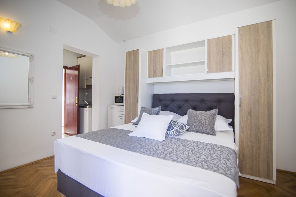 Apartments And Rooms Kapulica
