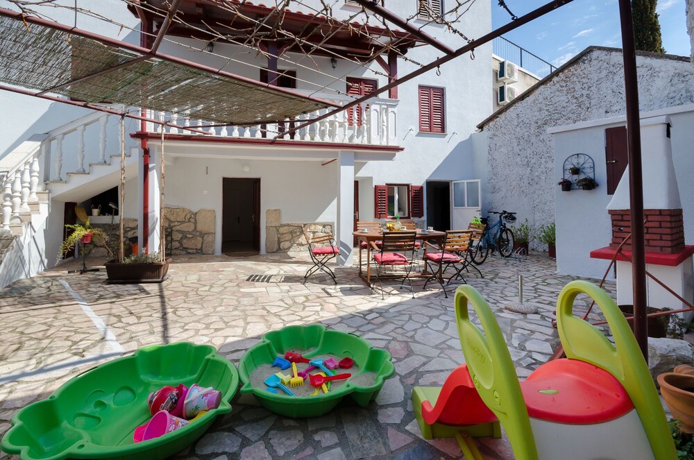 House Bozica