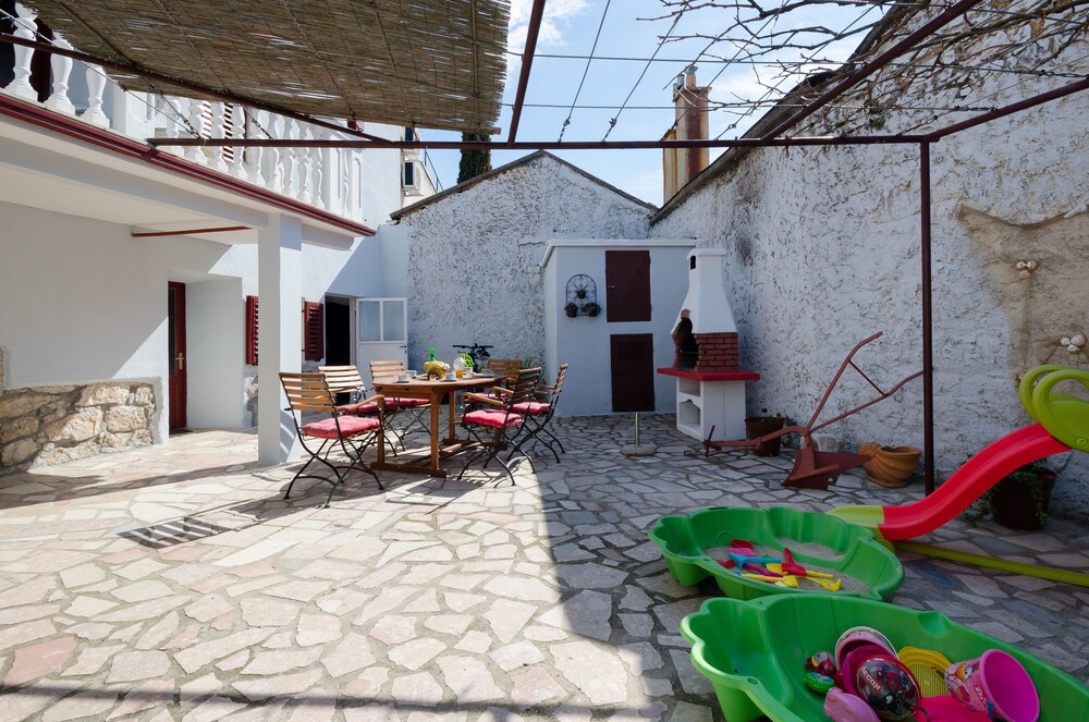 House Bozica