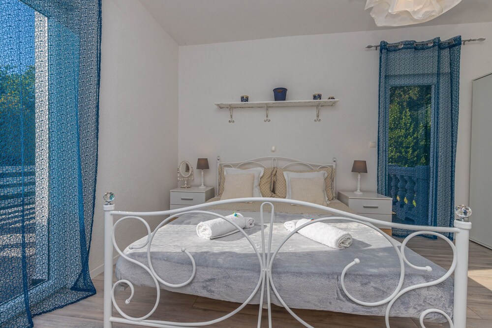 House Pavlina
